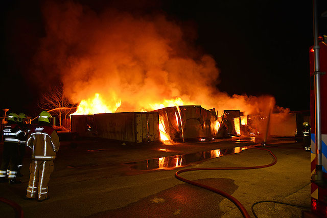 2016/25/20160118-19u39 GB 001 Grote brand Zeeweg.jpg